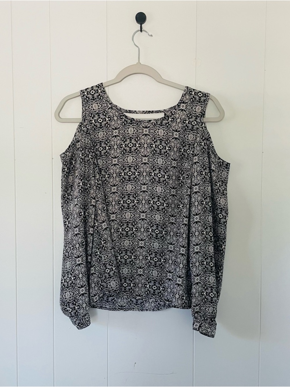Cold-Shoulder Printed Blouse - Black & White